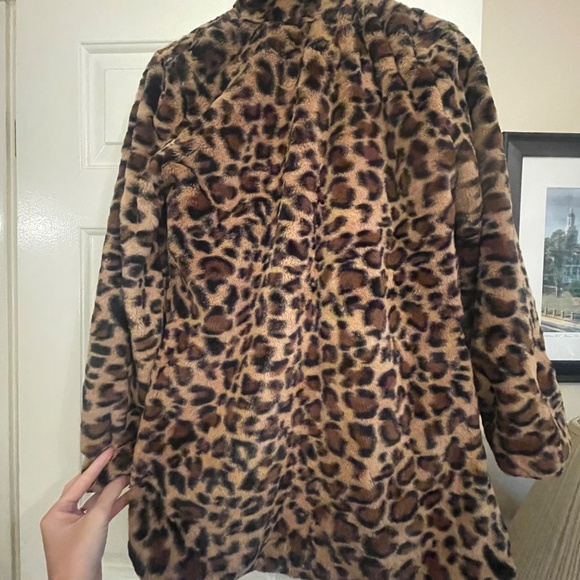 Love Tree Faux Fur Leopard Print - Picture 5 of 5
